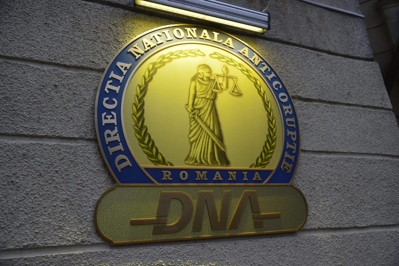Șefi din DGASPC Argeș și CJ, trimiși în judecată de DNA Pitești pentru corupție