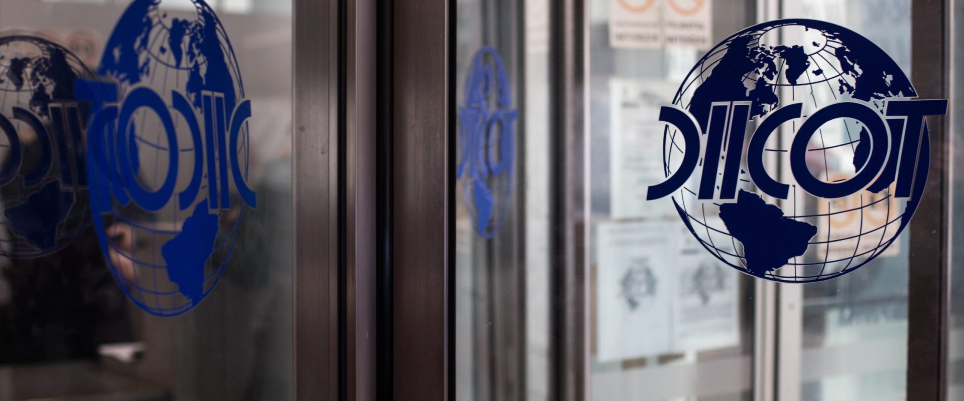 Tânăr și adolescentă din Teleorman, acuzați că au obligat o minoră la prostituție