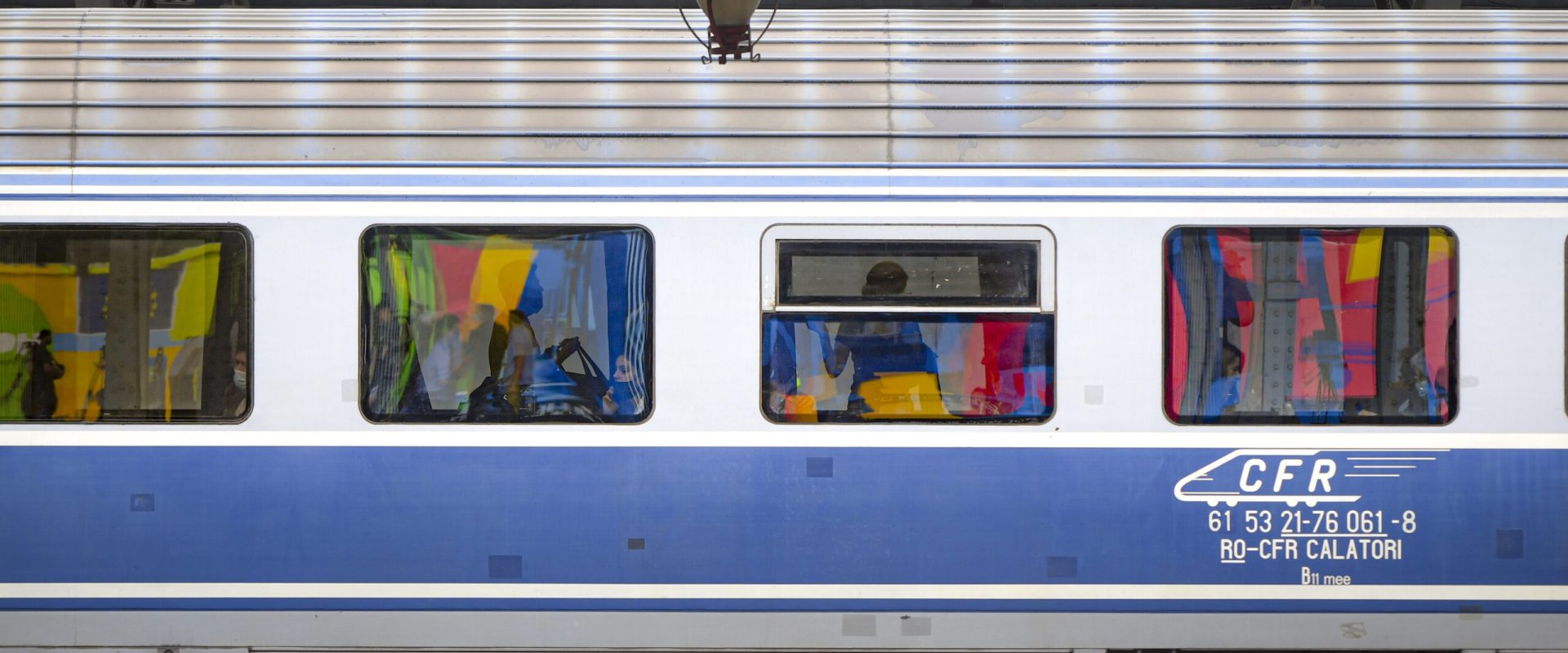 Copac pe șine: Trenurile blocate pe ruta Brașov-Sighișoara