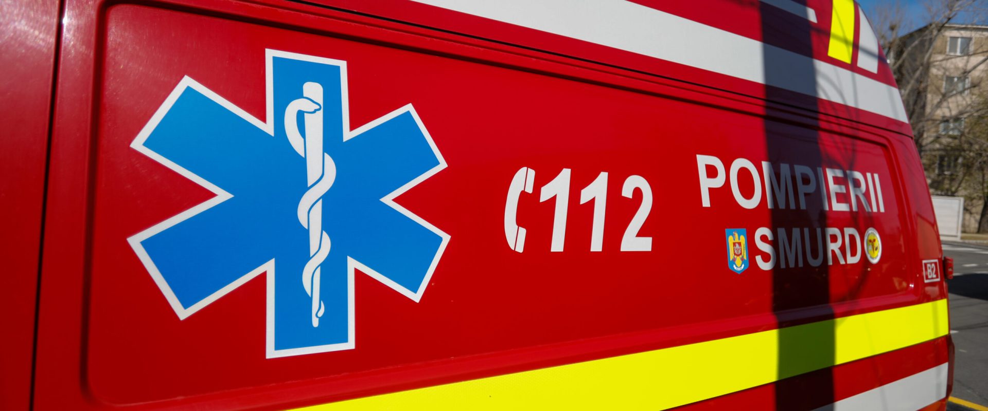 Bărbat, rănit GRAV în Alba: Deltaplanul s-a AGĂȚAT de un copac