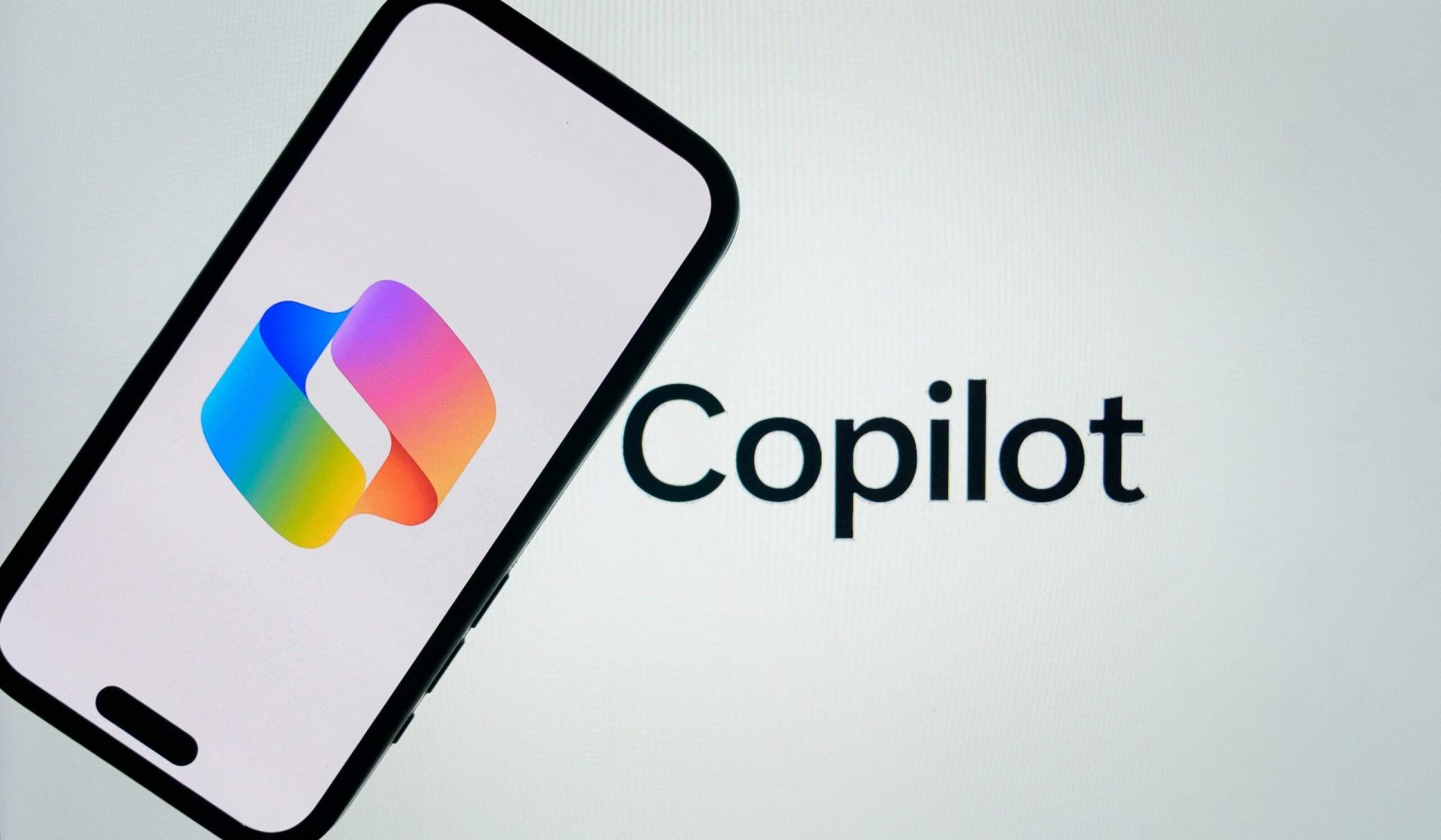 Copilot: Aplicația Microsoft, doar pentru distracție. Avertismentul vine din termeni