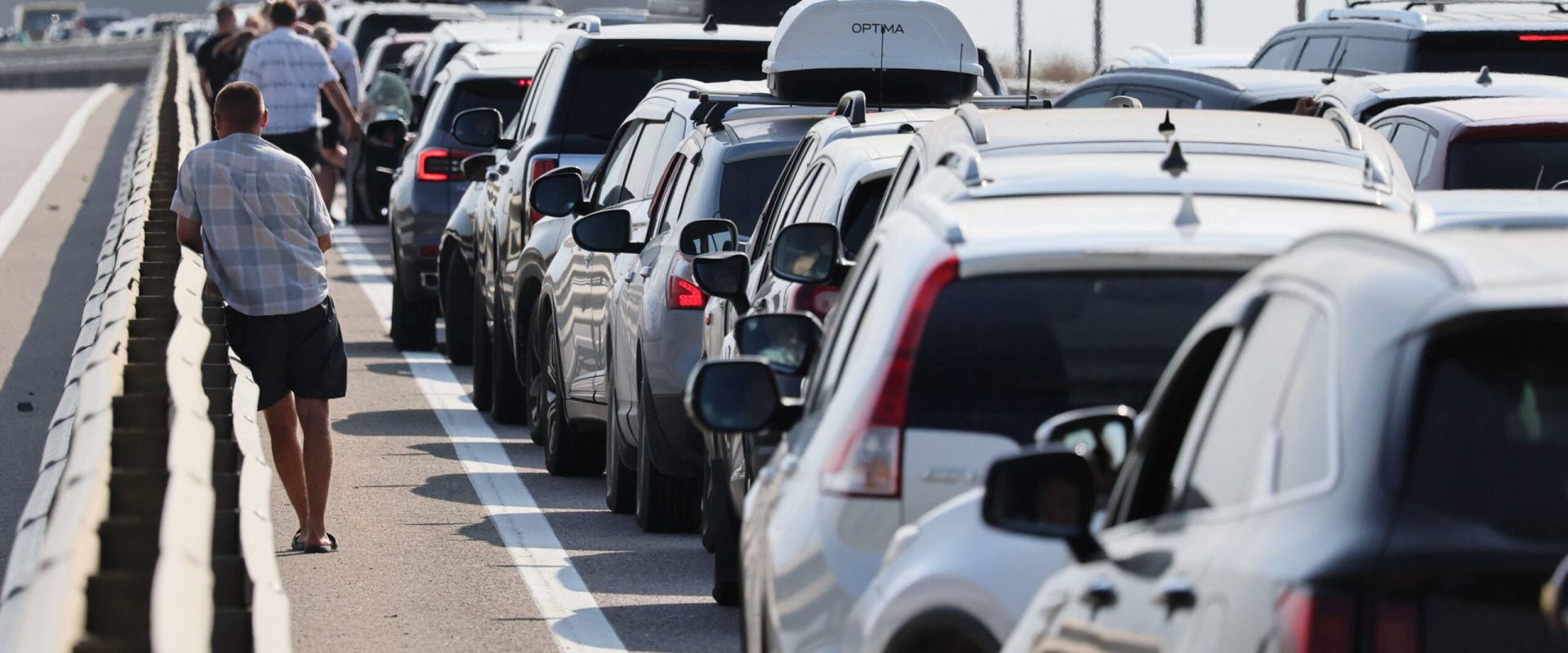 Rovinieta, blocată de defecțiuni! Românii, puși pe drumuri din cauza unei pene de curent