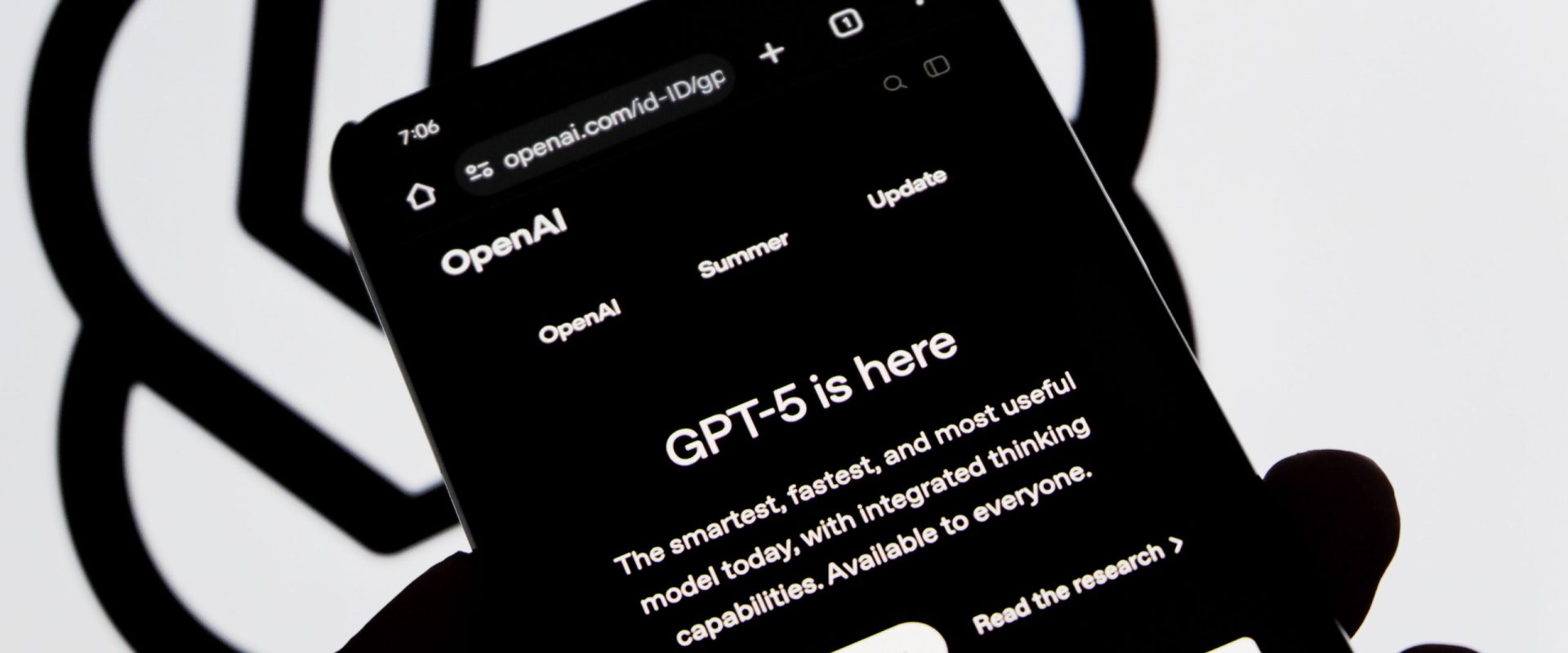 Studiile Dezvăluie: Cum Schimbă Tonul Răspunsurile Inteligenței Artificiale