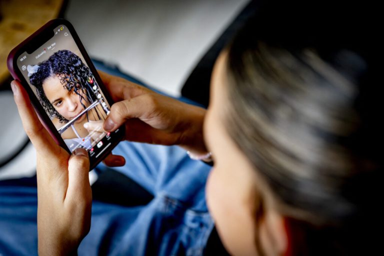 Grecia, lege drastică pentru minori: Interzice accesul pe social media sub 15 ani