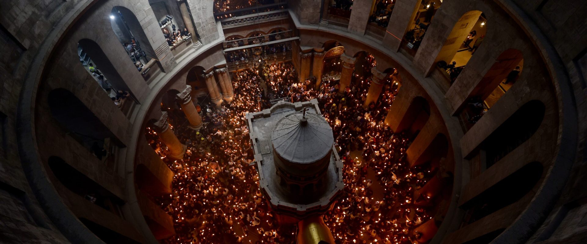 G4Media: Lumina Învierii aduce pace. Hristos a Înviat!