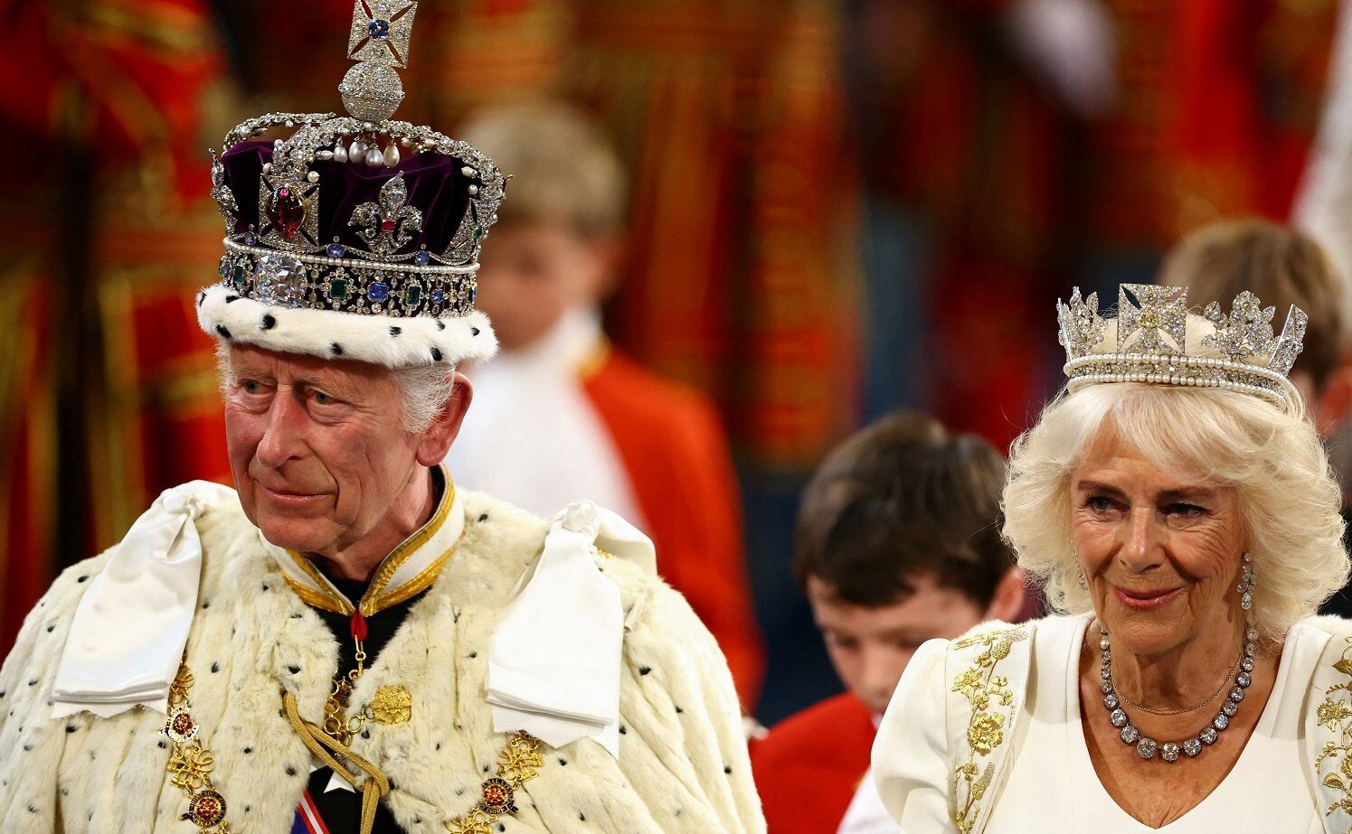 Regele charles și regina camilla, la slujba de paște de la castelul windsor, cu familia