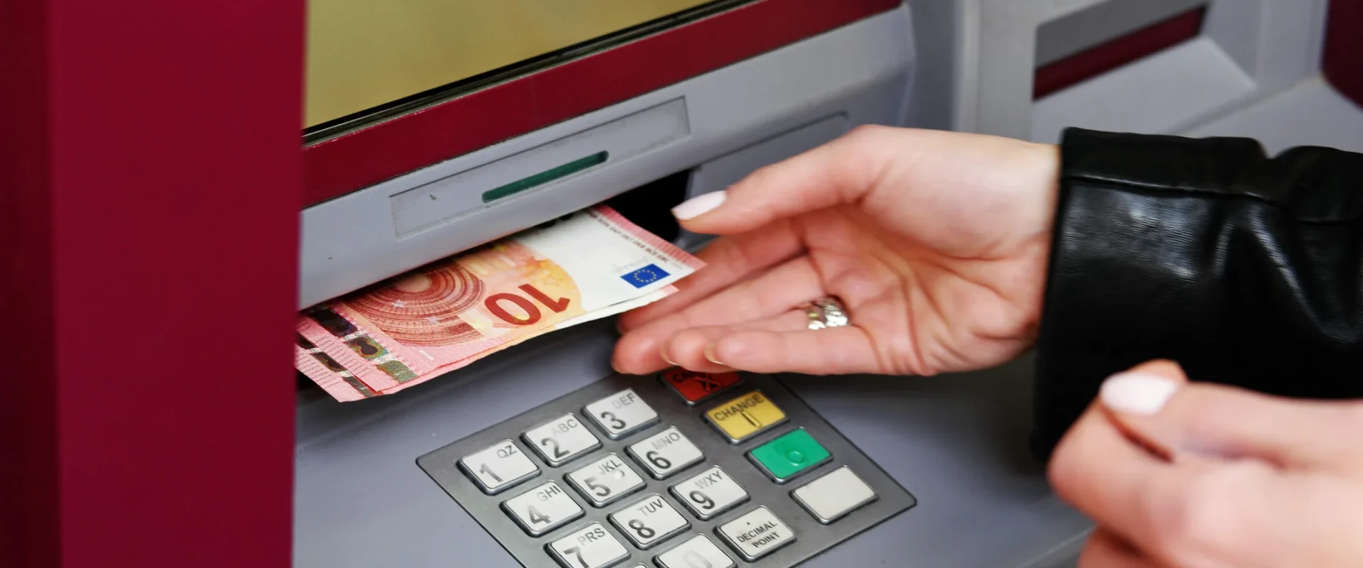 Bani la bancomat: Se schimbă regulile. UE impune verificări!