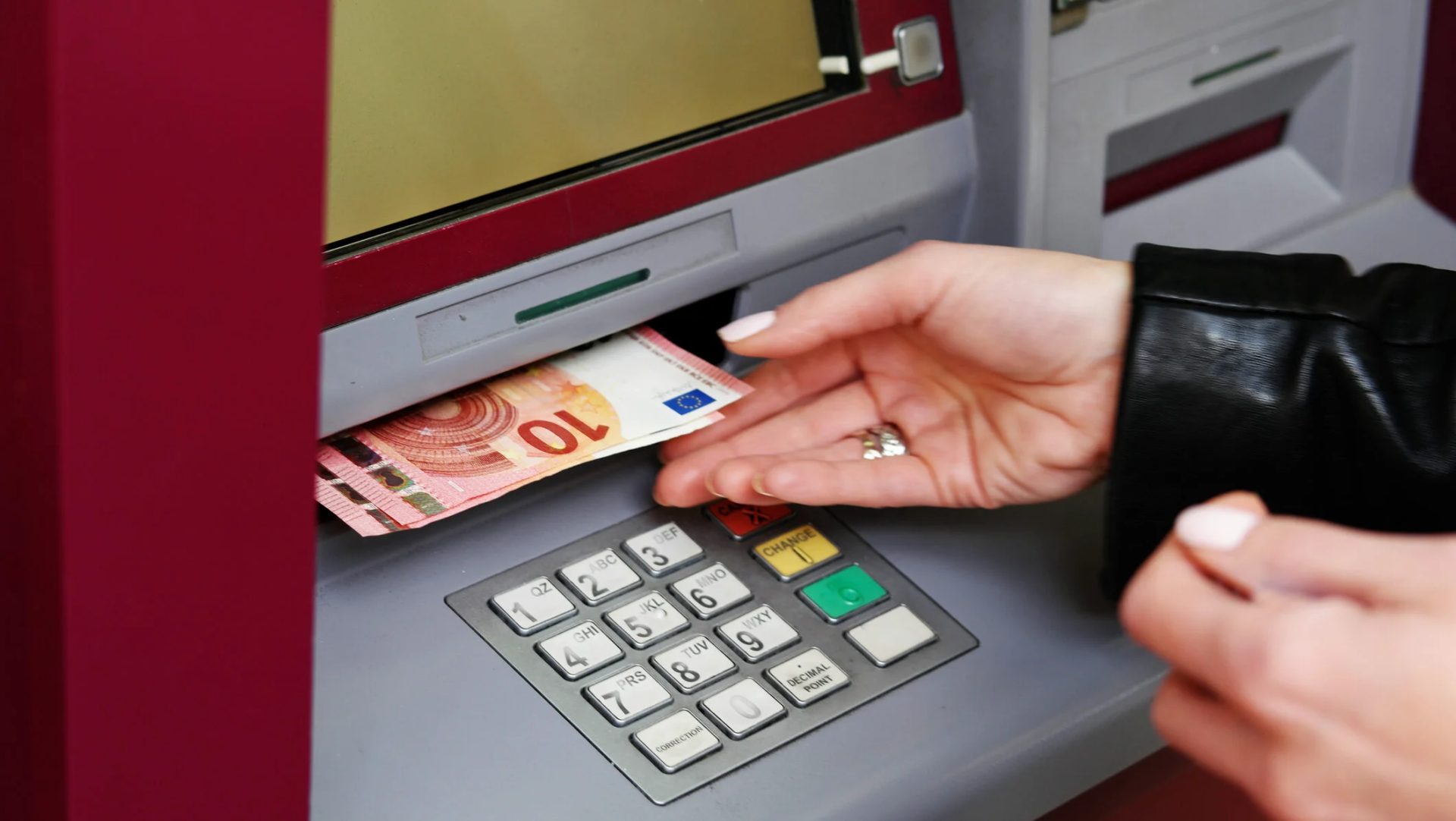 Bani la bancomat: Se schimbă regulile. UE impune verificări!
