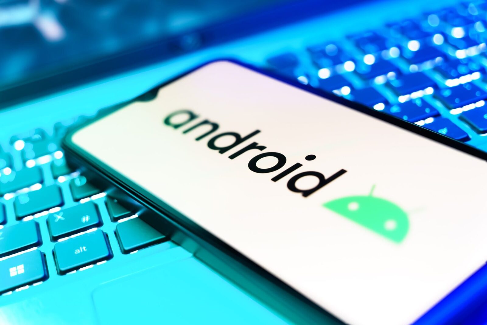 Peste 2,3 milioane de telefoane Android, infestate cu malware din Google Play