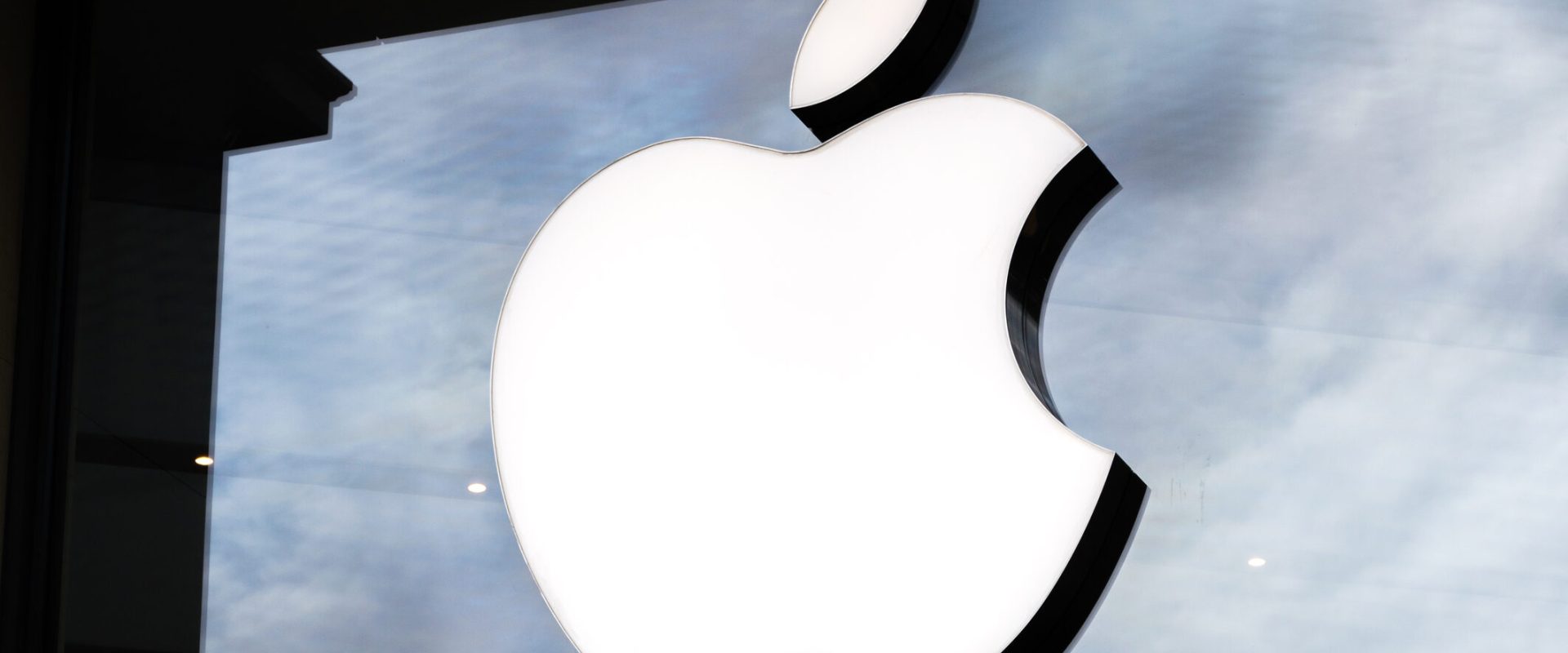 Atenție, utilizatori iPhone: Nouă escrocherie online țintește românii