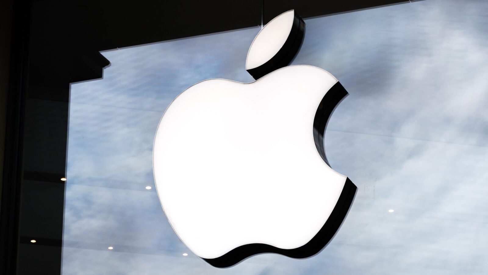 Atenție, utilizatori iPhone: Nouă escrocherie online țintește românii