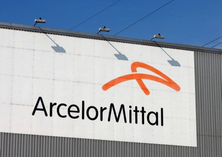 ArcelorMittal Hunedoara, preluată de UMB Steel a familiei Umbrărescu. Consiliul Concurenței a dat undă verde