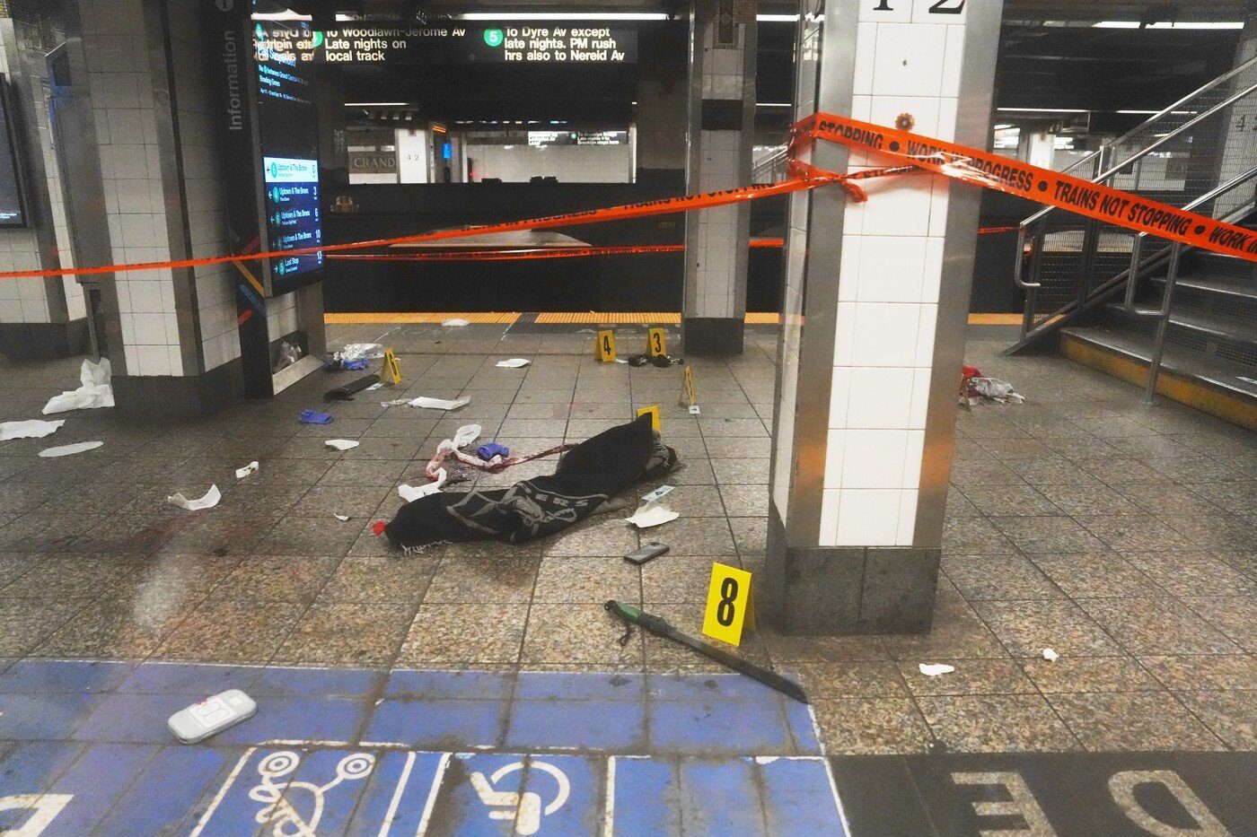Atac cu macetă în metroul din New York: Agresorul, ucis de polițiști