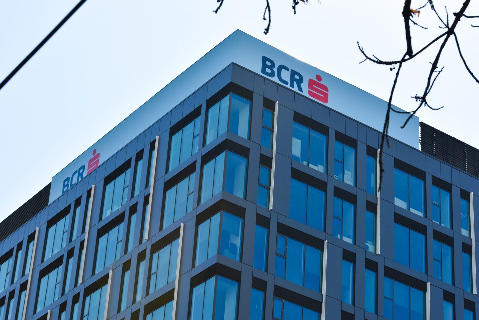 Banca Comercială Română plătește anticipat 700 milioane euro, tranzacție majoră
