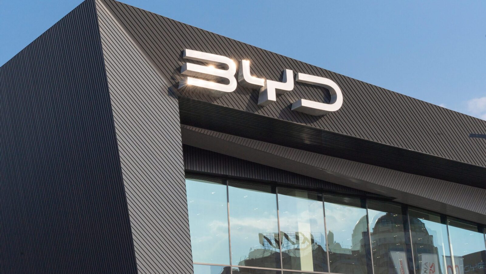 China, noua superputere auto: BYD detronează Tesla în era electrică