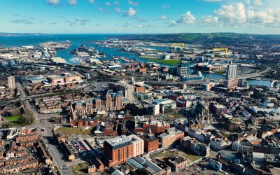 Inul din Belfast: De la fabrici la catwalk, o renaștere spectaculoasă