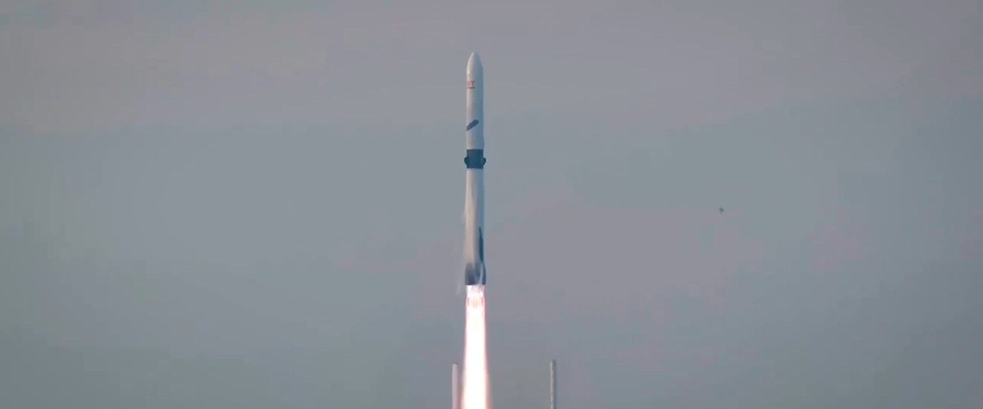 Blue Origin reușește: Racheta New Glenn, reutilizată pentru prima dată