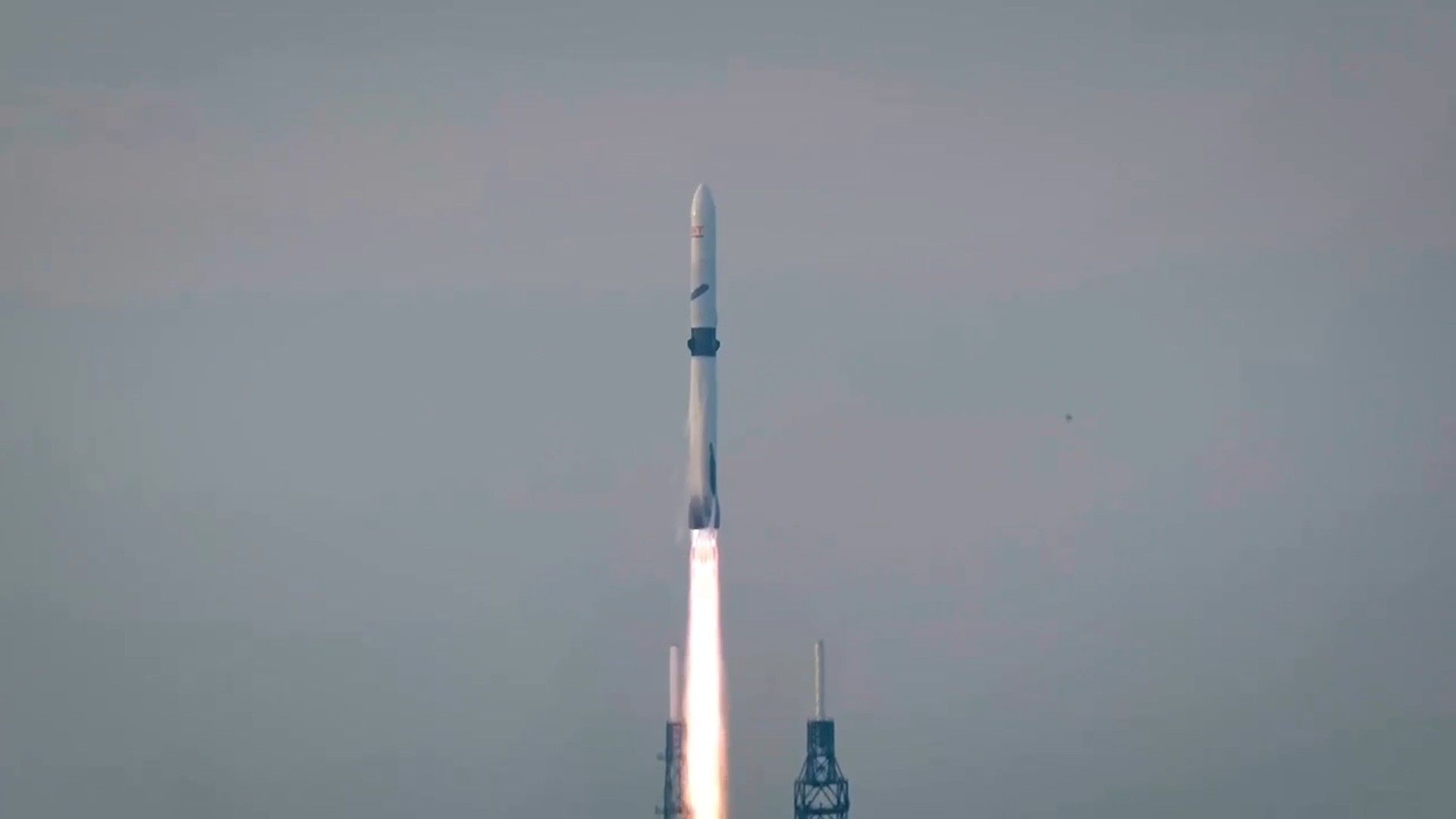 Blue Origin reușește: Racheta New Glenn, reutilizată pentru prima dată