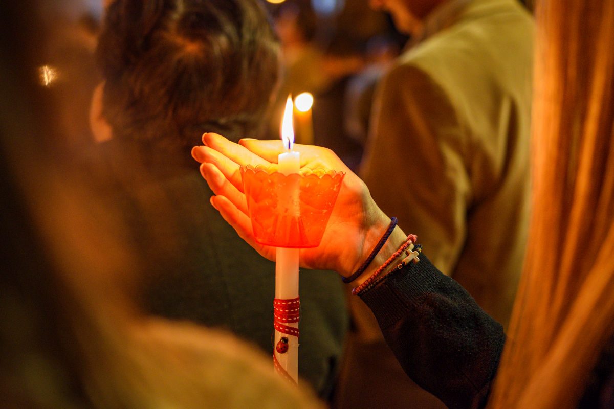 Ce faci cu lumânarea de la Înviere? Când și cum o poți folosi