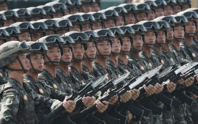 Inteligența artificială militară a Chinei i-a depășit pe comandanții umani: precizie de 90% la testele de asalt