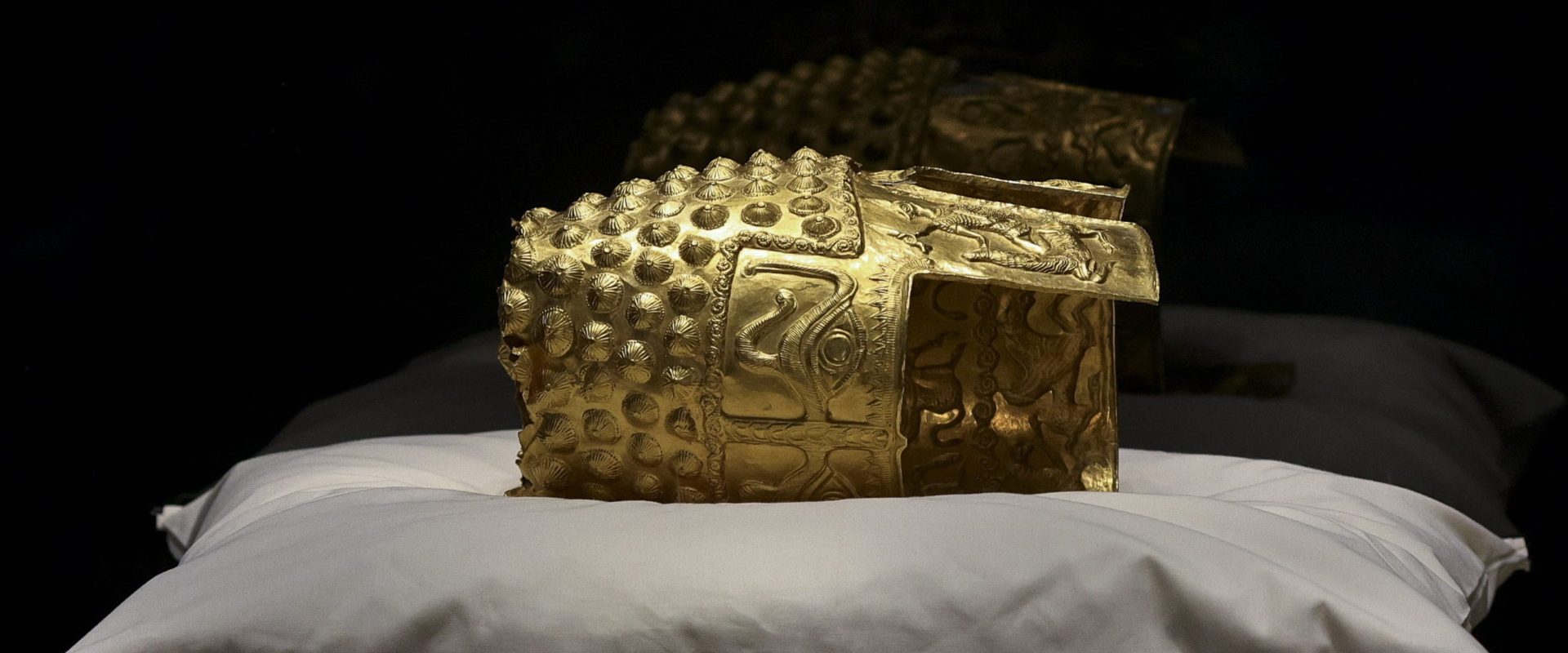 Coiful de la Coțofenești, din nou în România: Bijuteriile expuse la Muzeul Național