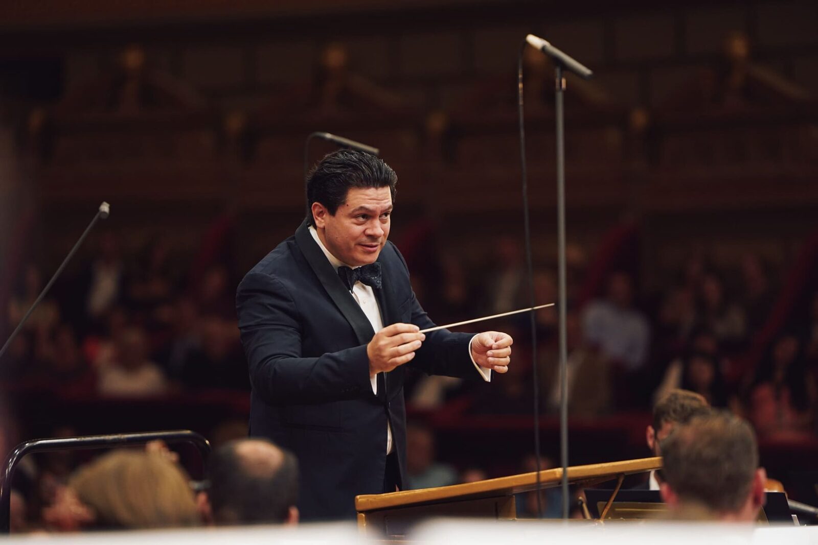Măcelaru revine la Enescu 2026: Masterclass GRATUIT pentru public!