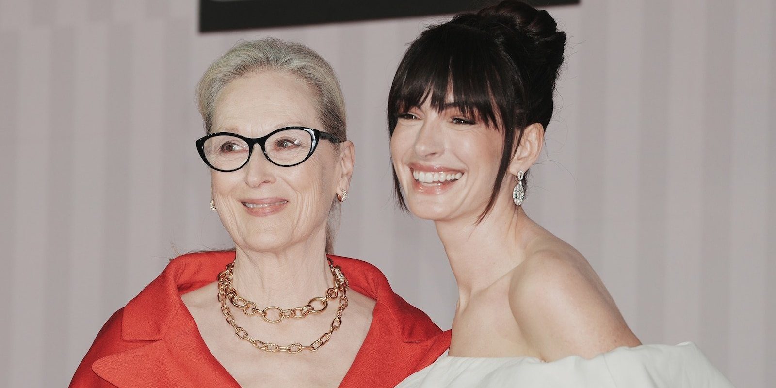 Anne Hathaway și Meryl Streep, parada de modă pentru „Diavolul se îmbracă de Prada 2”