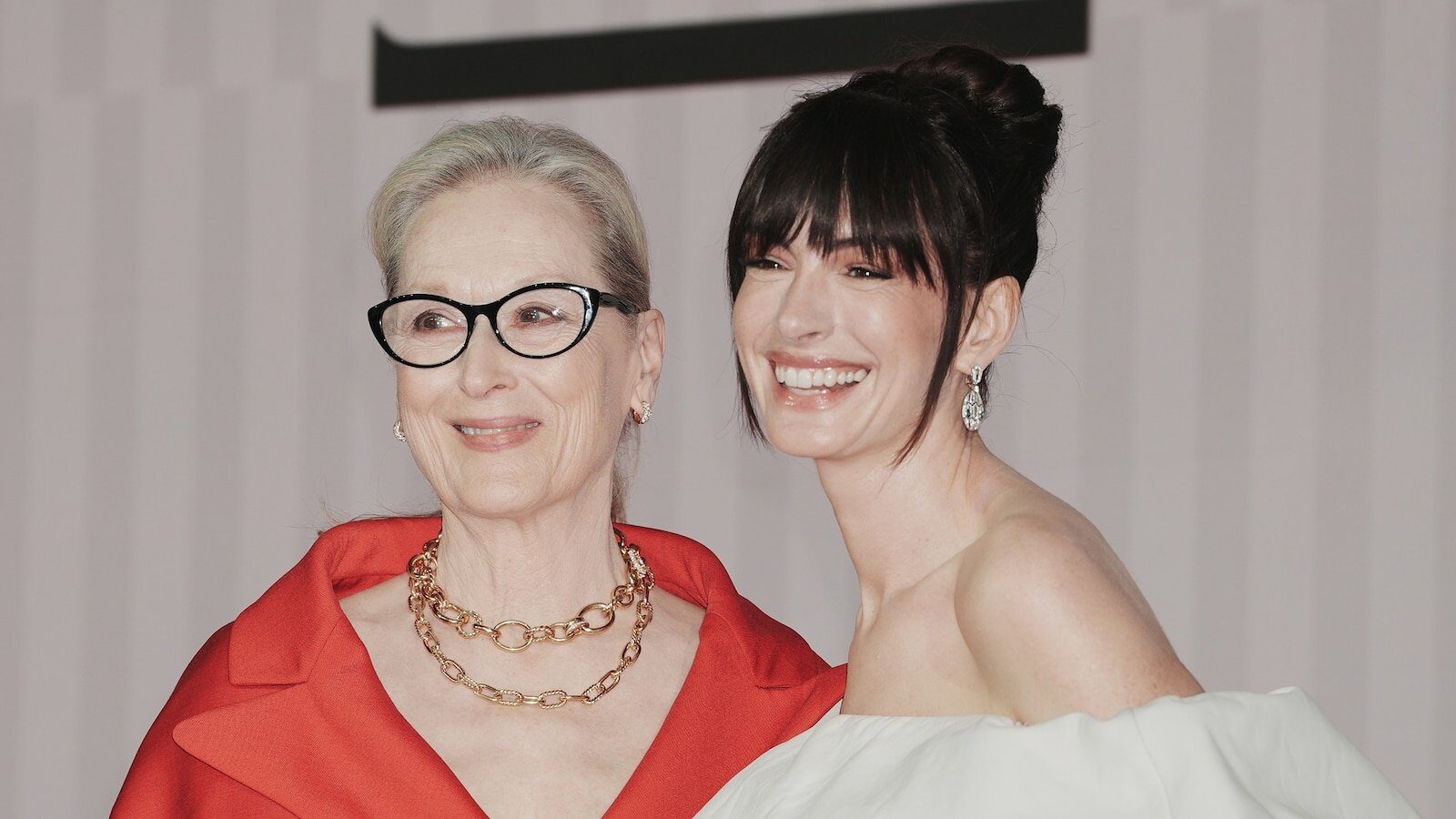 Anne Hathaway și Meryl Streep, parada de modă pentru „Diavolul se îmbracă de Prada 2”