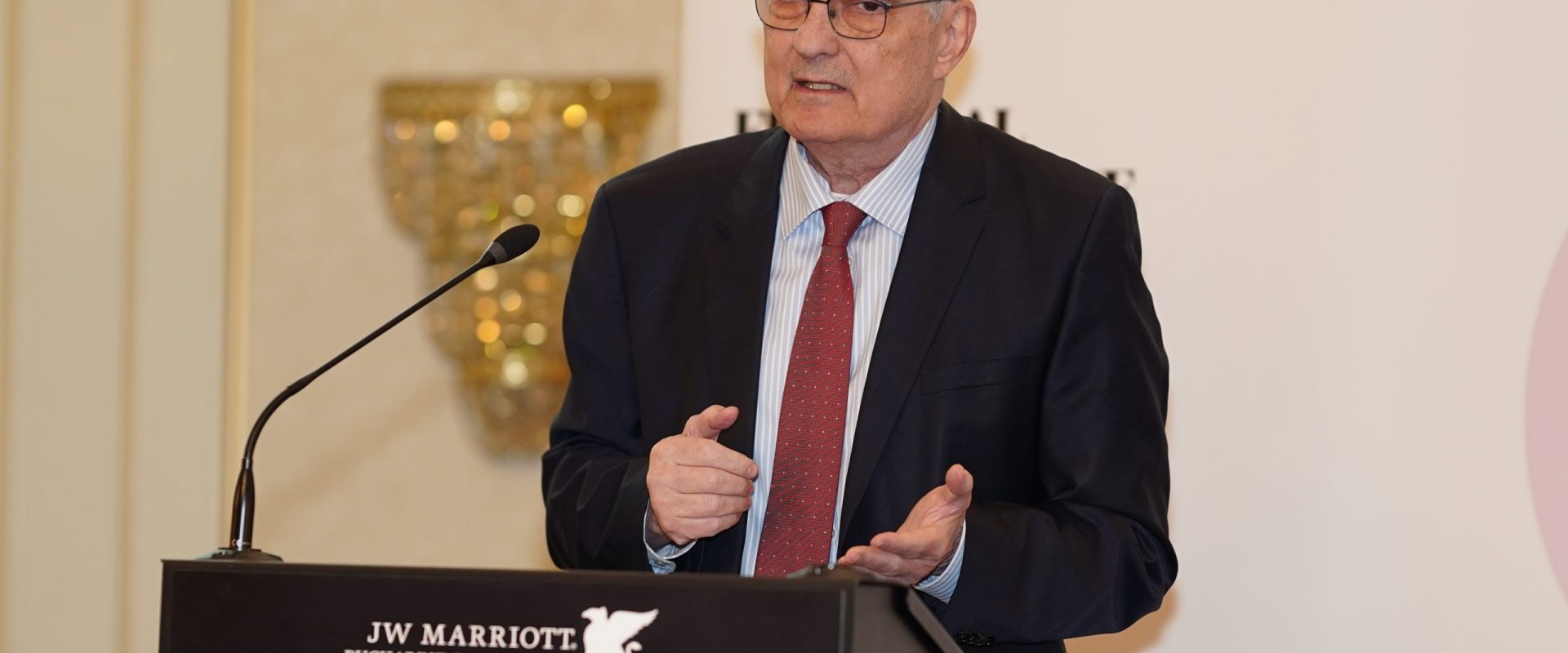 Dăianu: România, ani întregi pe datorie. „Măciuca” era iminentă