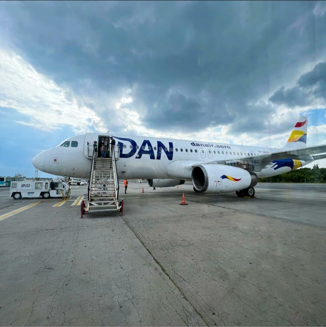 Avion cu 96 de pasageri, aproape de dezastru lângă Bacău: Defecțiuni GPS, decembrie 2025