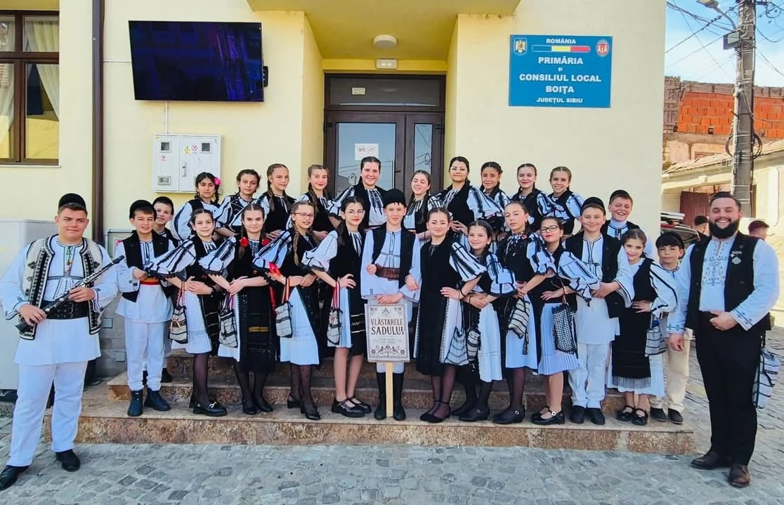 „vlăstarele sadului”, succes pe scenă: premiu important pentru elevii din comună