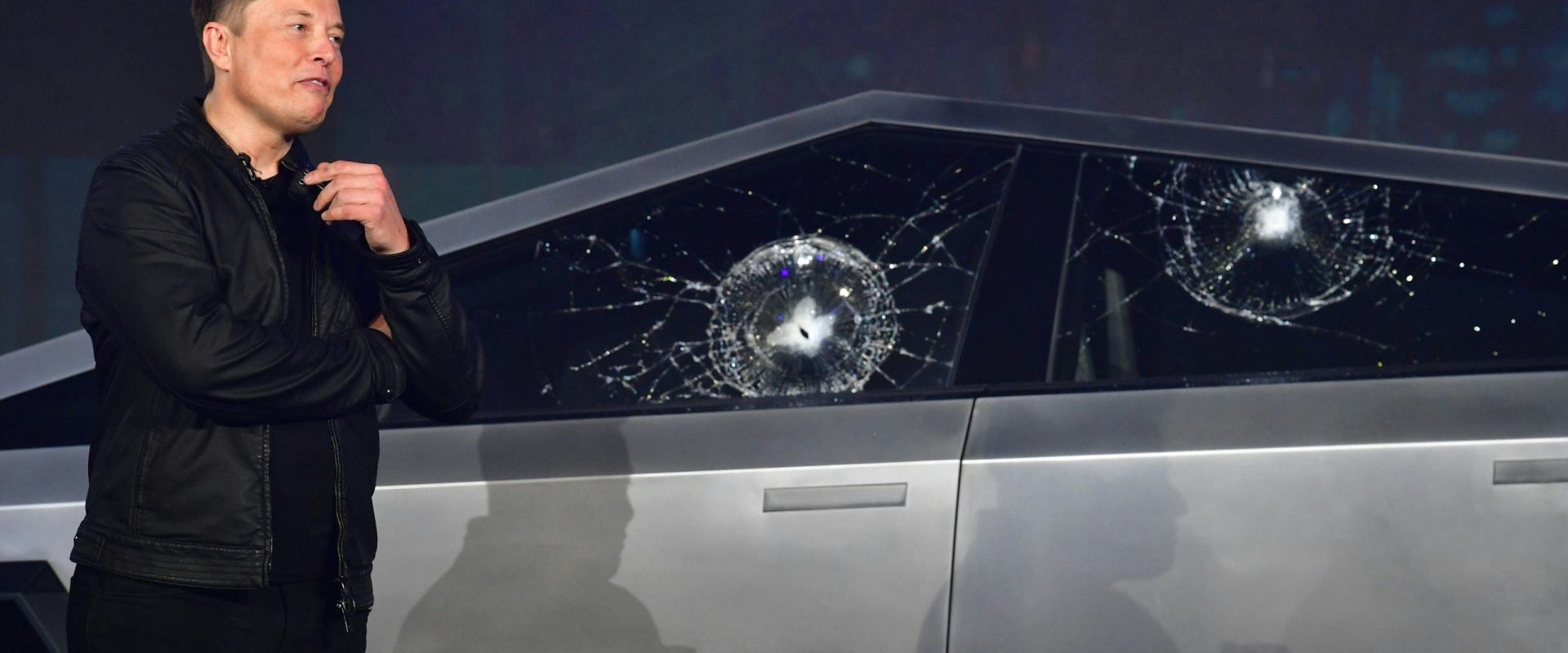 Musk: FSD oprit înainte de accident Modelul Cybertruck, pe filmări, contrazice declarațiile