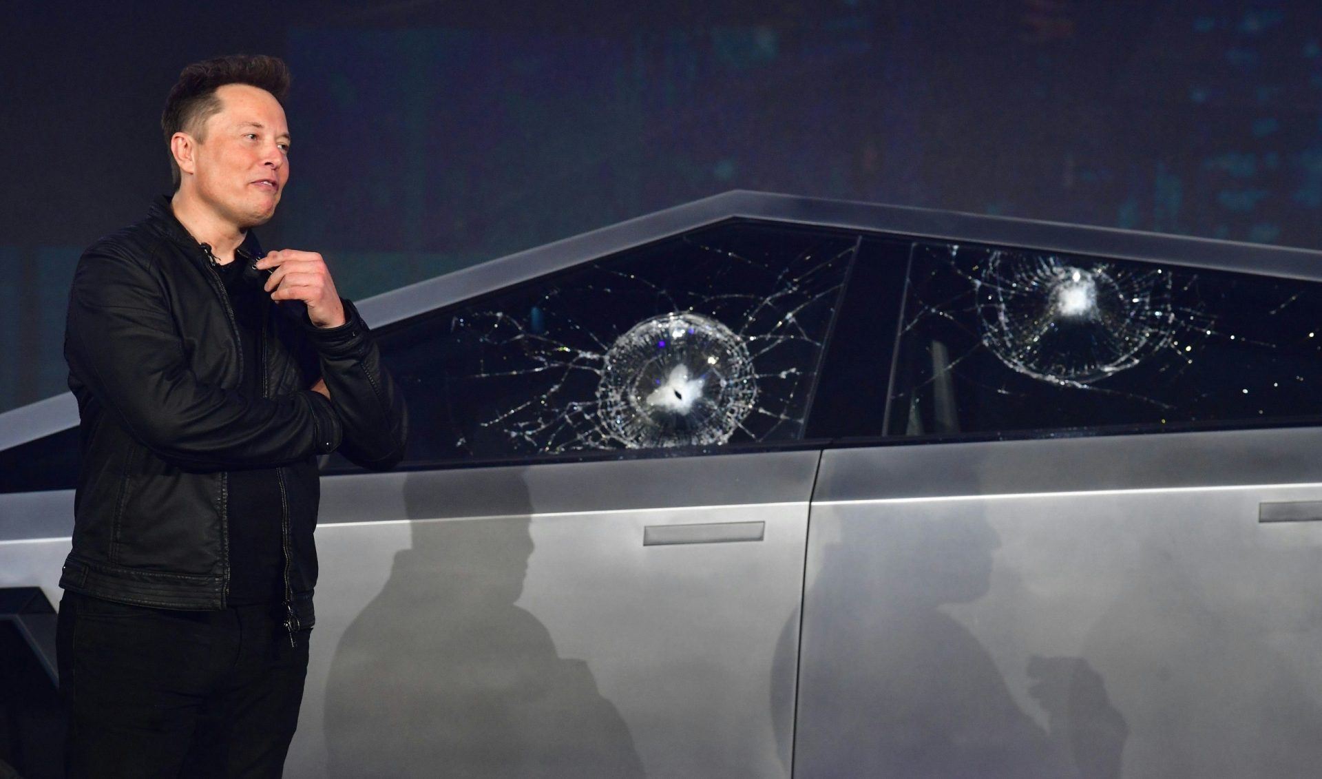 Musk: FSD oprit înainte de accident Modelul Cybertruck, pe filmări, contrazice declarațiile