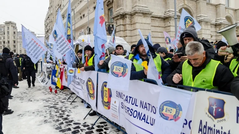 Reducere șoc pentru mamele polițiste și militare: Vârsta de pensionare, schimbată! (document)