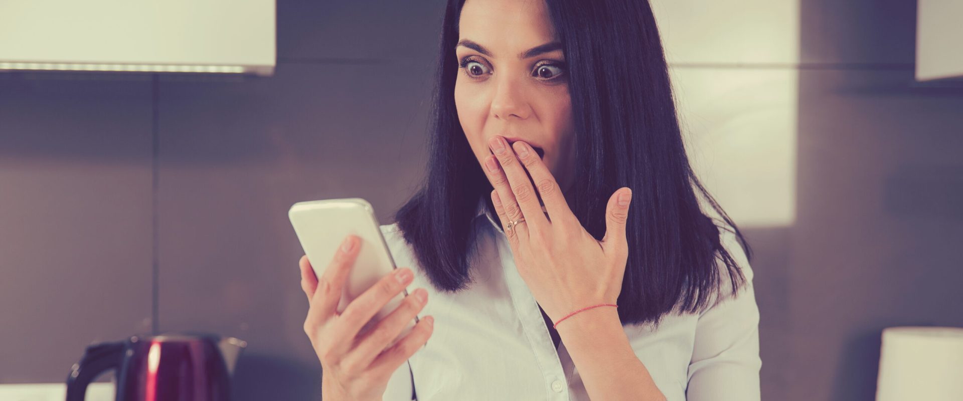 Atenție, români: Ce date din telefon vă pot goli conturile