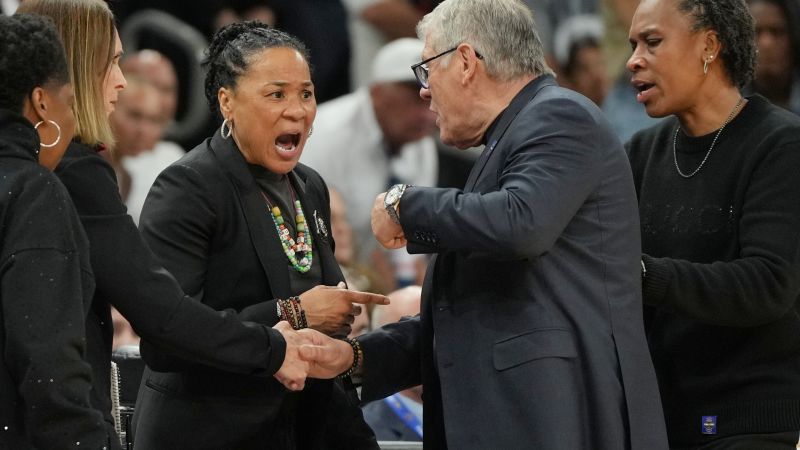 Geno Auriemma, scuze publice după conflictul cu Dawn Staley