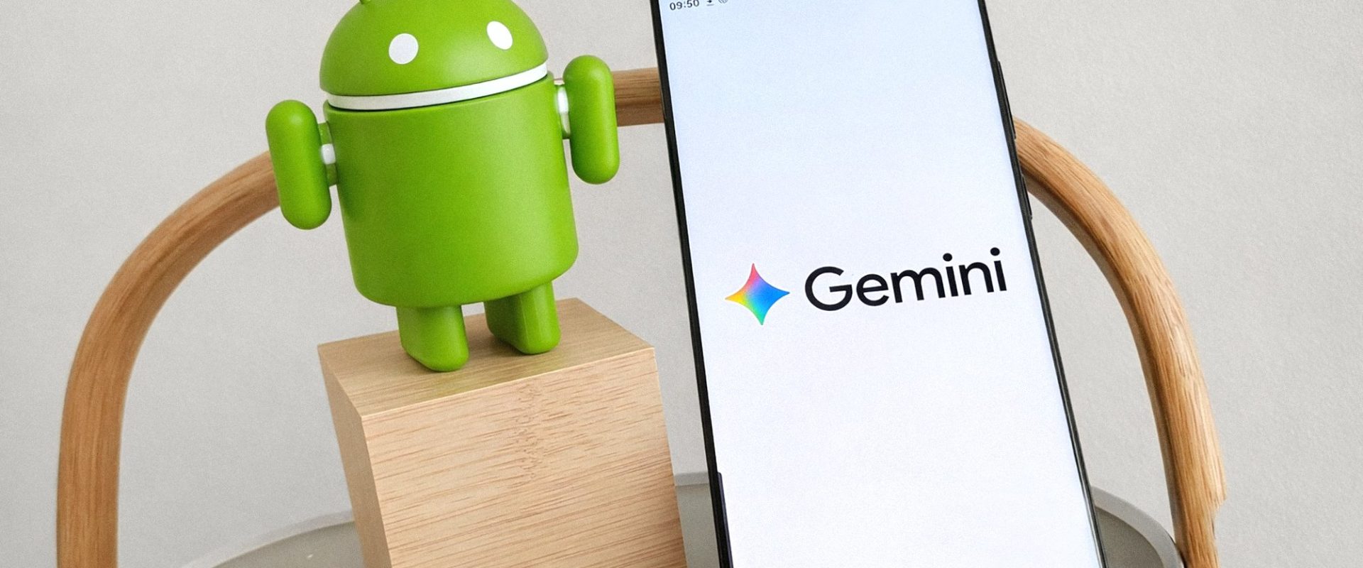 Google transformă Gemini pe Android: Interfața AI, mai simplă și discretă
