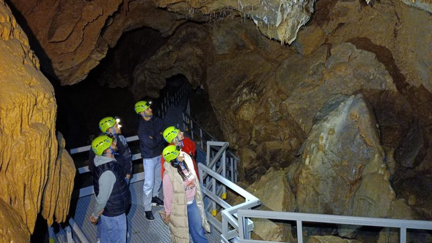Grota Ursului, bijuteria Aradului, s-a redeschis: Luminile noi, aproape gata