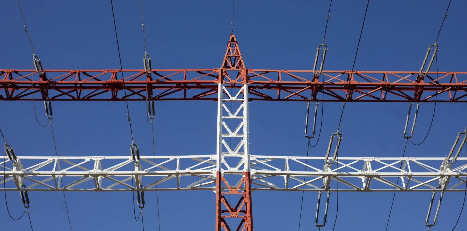 Bolojan, pe urmele lui Trump: Cancelaria în război cu ANRE pe energie