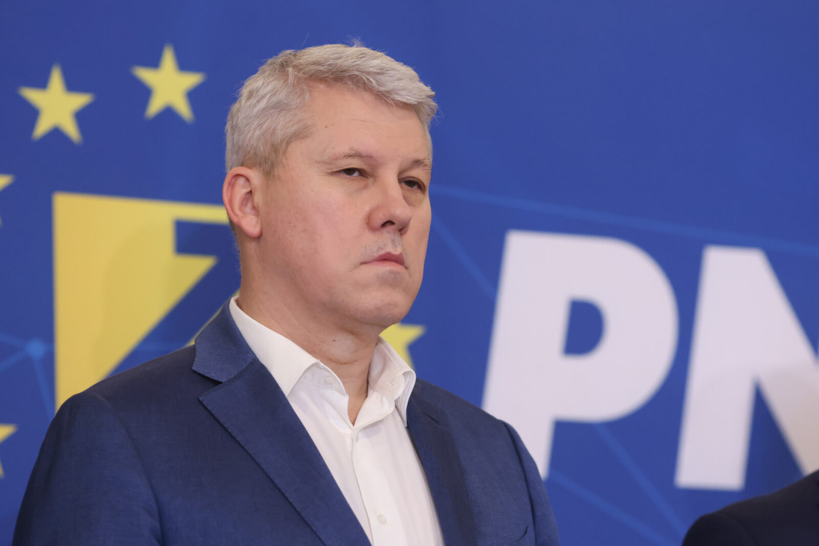 Predoiu exclude preluarea funcției de premier: „Nu ies din decizia de partid”