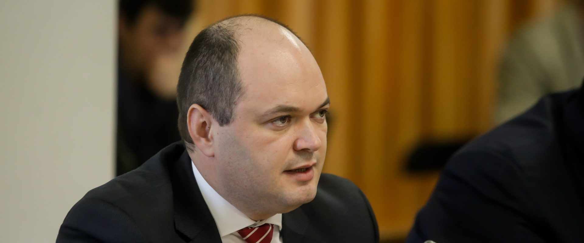 Ce sens? Un consilier al lui Bolojan exclude un acord cu FMI pentru România