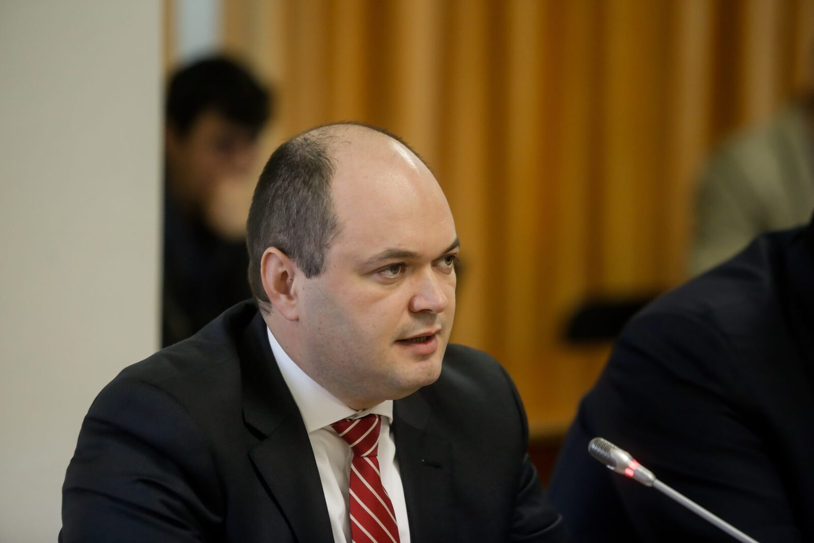 Ce sens? Un consilier al lui Bolojan exclude un acord cu FMI pentru România