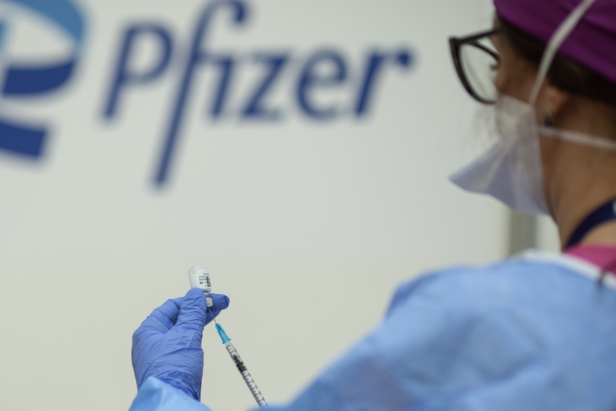Plan pentru Românii vaccinați cu Pfizer: 1.200 euro/lună până la pensie
