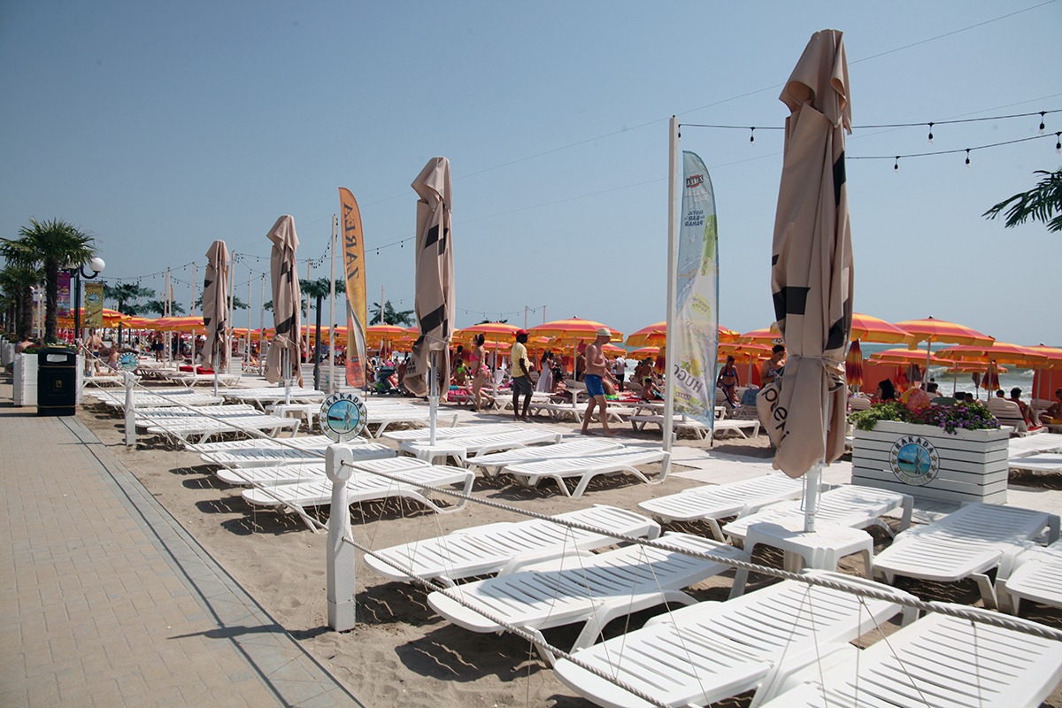 Șezlonguri ilegale pe plajă, eradicare: Ministrul ia măsuri urgente