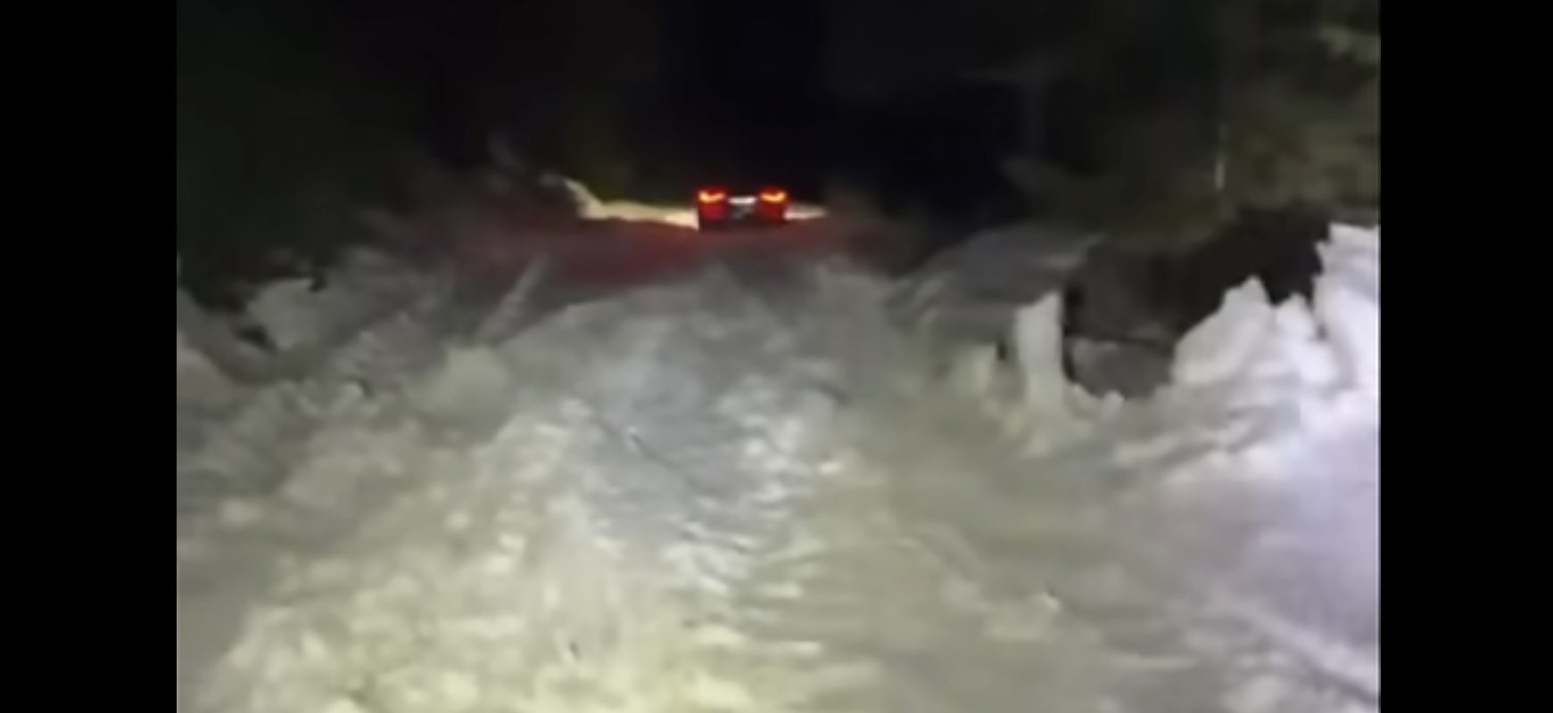 Bărbat și fiul său, prinși în zăpadă în Cheile Oltețului, de Înviere. Intervin jandarmii