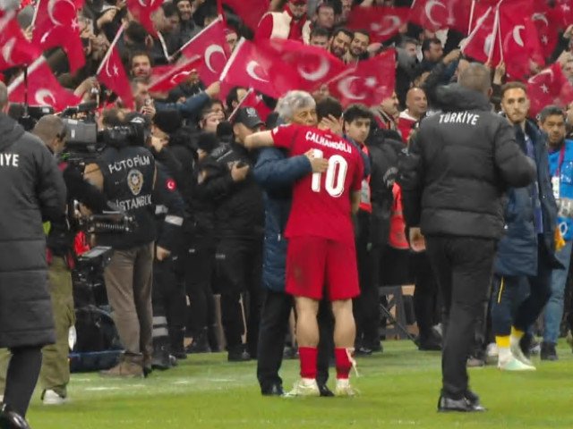 Mircea Lucescu și Hakan Calhanoglu, întâlnire emoționantă. Reacția starului Turciei