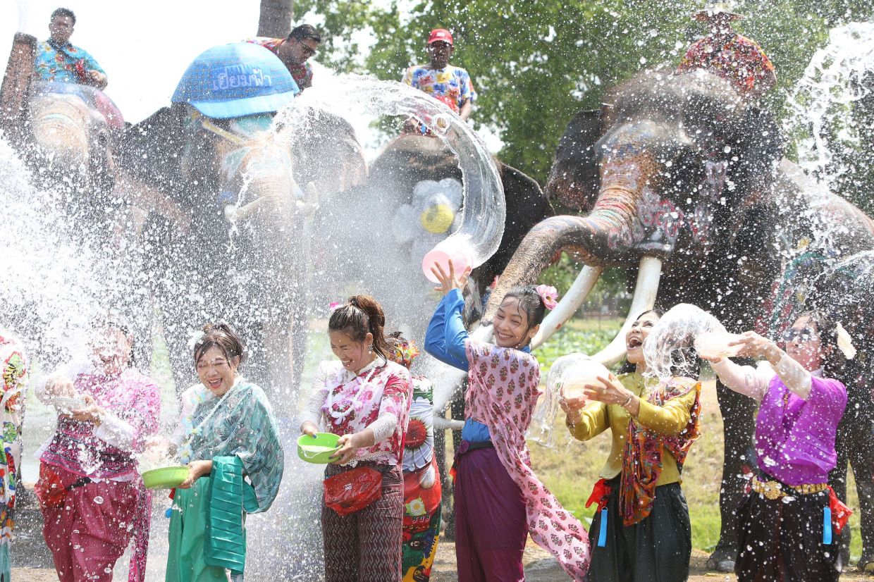 Laos: Sărbătoare cu fast de Anul Nou. Festival de culori și tradiții