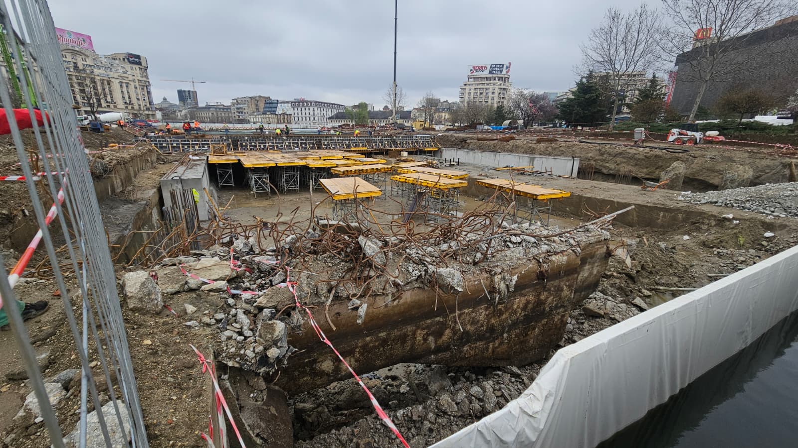 Planșeul unirii, mai scump cu 40 mil euro: Cetățenii din sectorul 4, puși să plătească