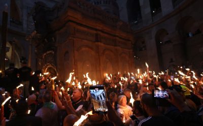 Lumina Sfântă vine azi din Ierusalim în România. Biserica Sfântului Mormânt, deschisă