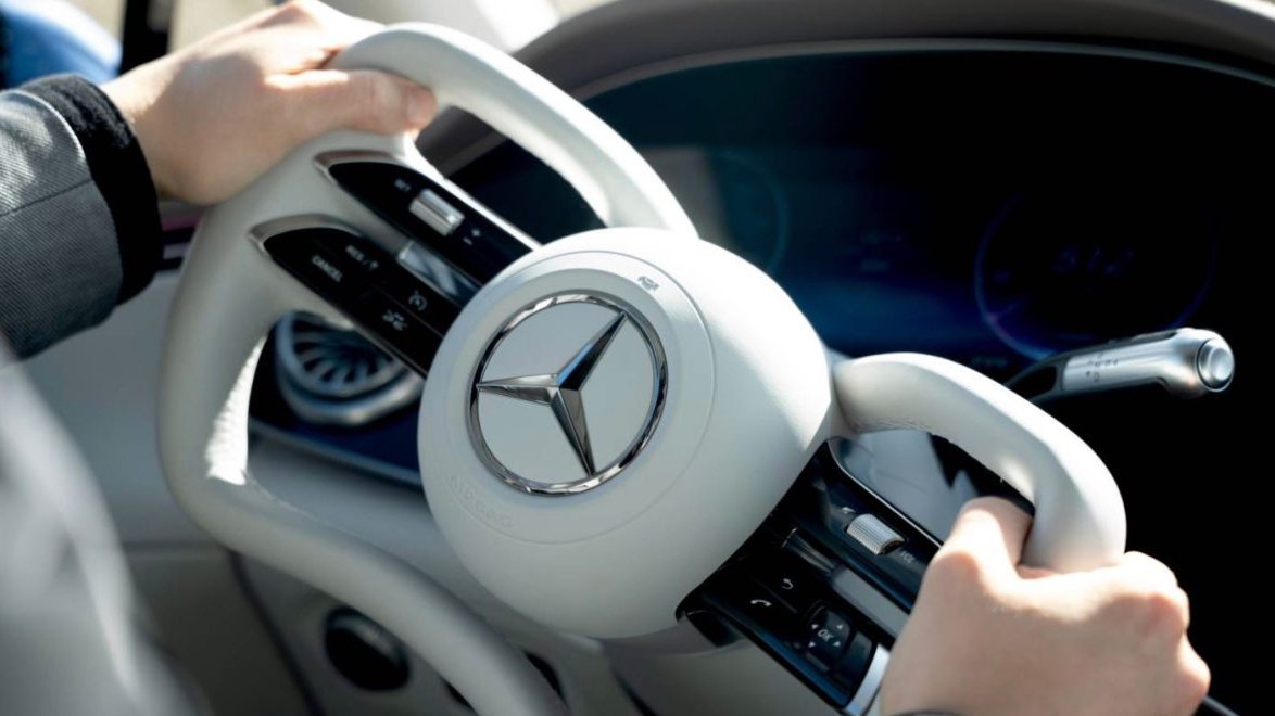 Direcție fără coloană: Volanul controversat care zguduie industria auto
